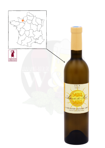 Bottle of IGP Calvados - Auxerrois Les Arpents du Soleil. This is a beautifully rounded white wine, with notes of fresh flat peaches and a delicate honey flavour.