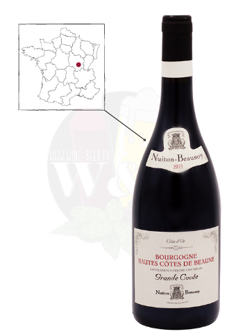 Bouteille d'AOC Hautes Côtes de Beaune - Nuiton Beaunoy. C'est un vin rouge souple et délicat, sur des notes de baies rouges, de fraises et de cassis.